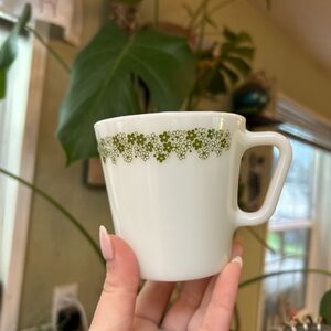 Pyrex spring blossom/crazy daisy cup/mug